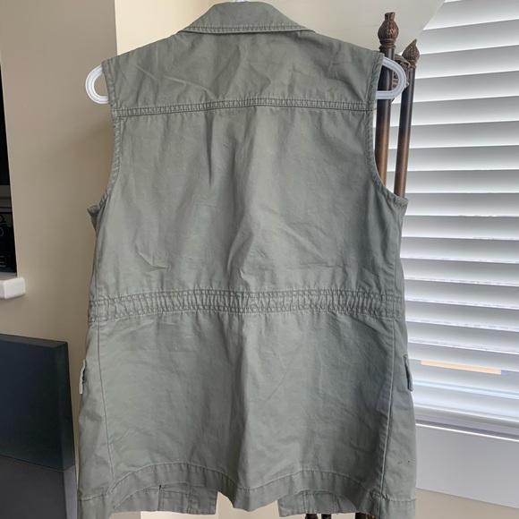 Vest - Picture 2 of 5